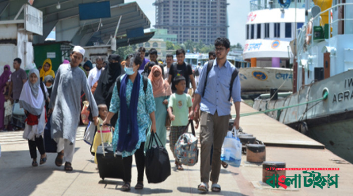 ঈদের ছুটি শেষে ঢাকায় ফিরছেন চাকরিজীবীরা